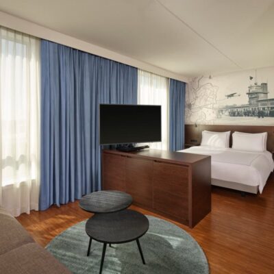 Executive Queen Sofabed Room