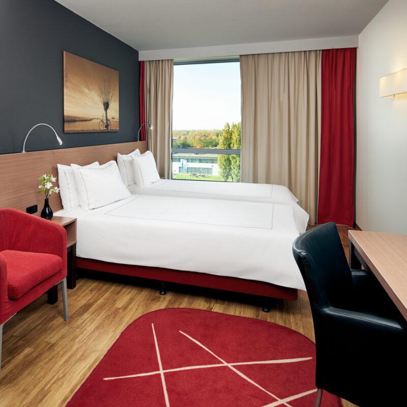 Superior Twin Room Amsterdam Airport