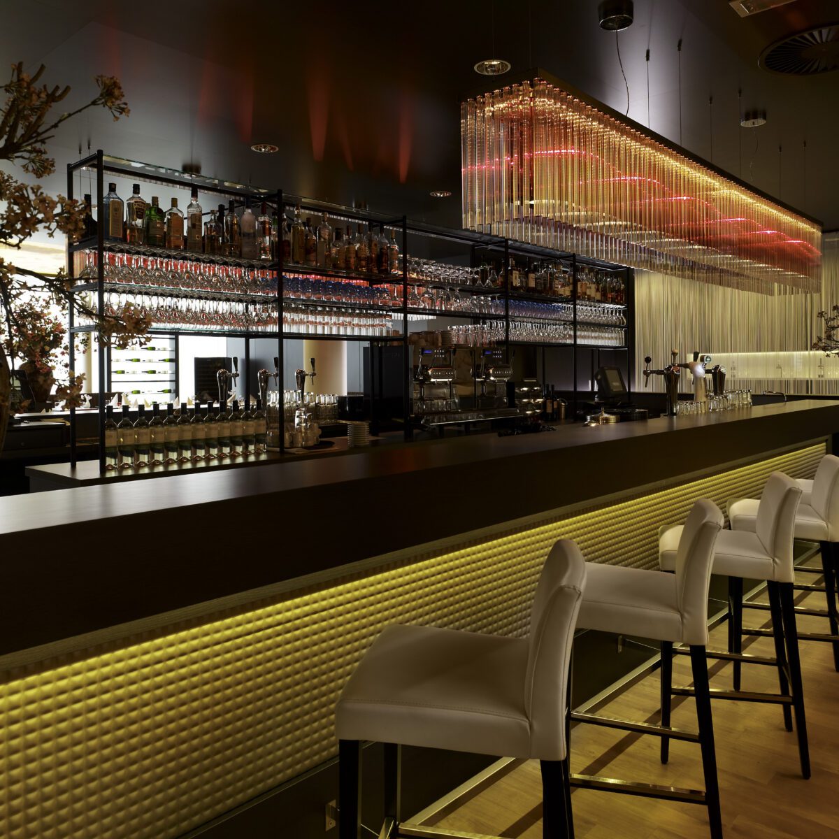 whiskey bar park plaza amsterdam airport