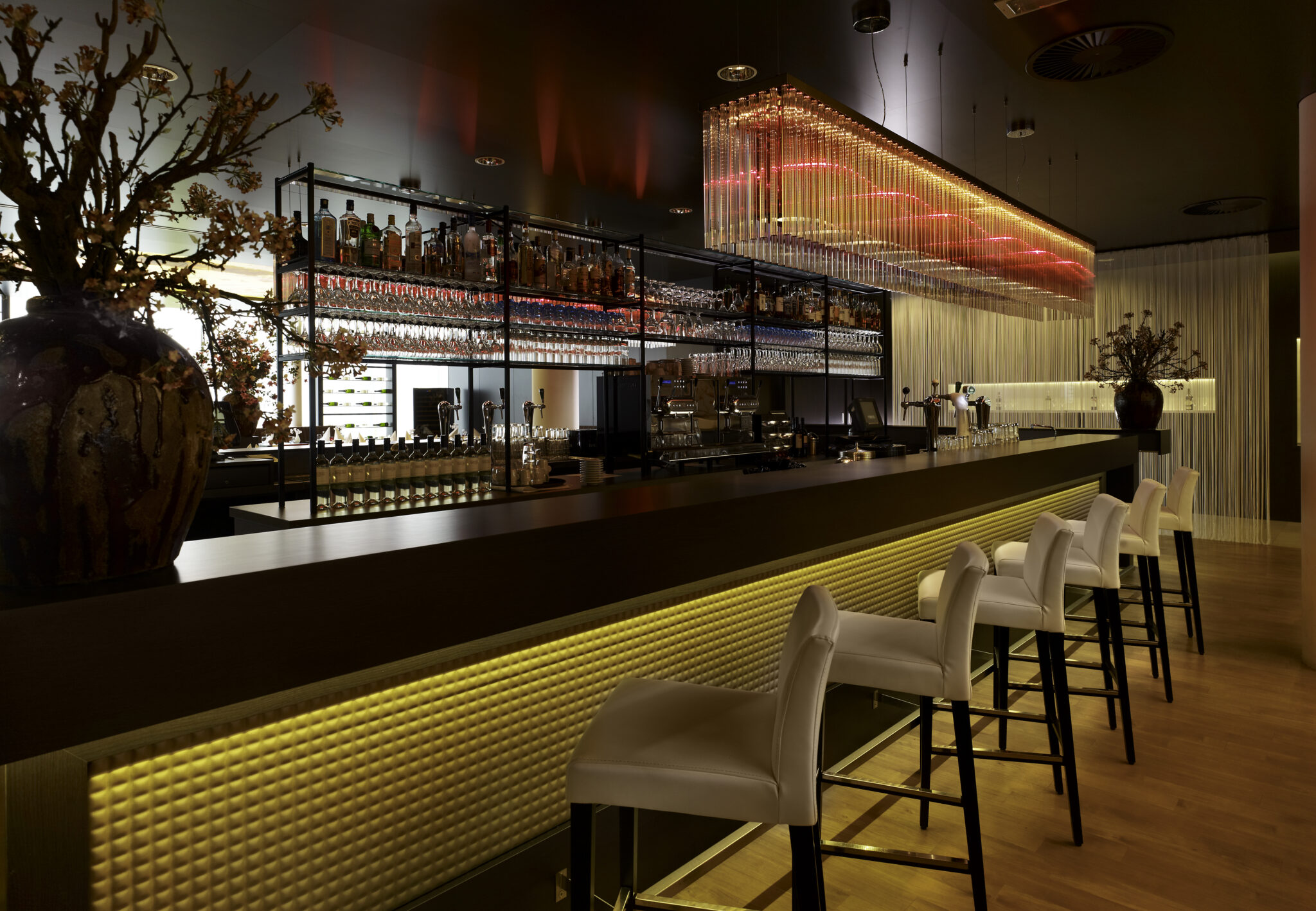 whiskey bar park plaza amsterdam airport